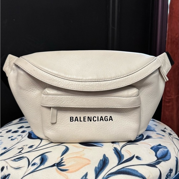 Balenciaga Cream Leather Crossbody Bag - Picture 1 of 6